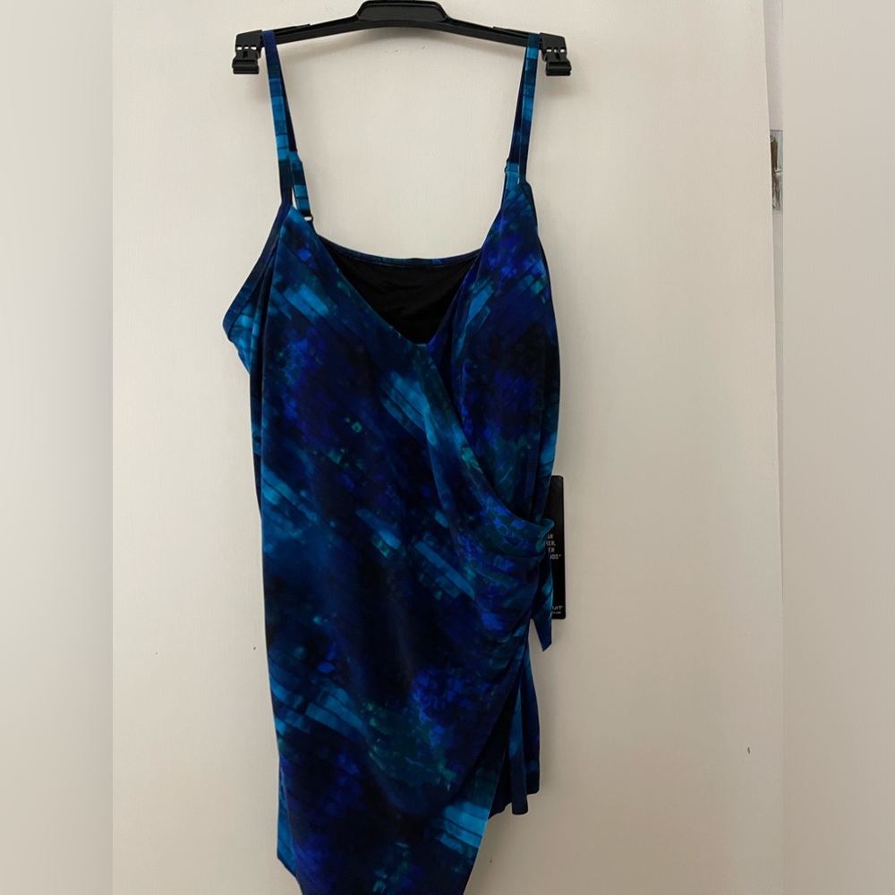 Magicsuit
Hazy Daze Carma Tankini Top Size 16 - NWT